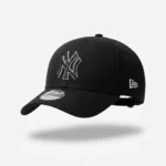 9Forty New York Yankees - White Outline on Black
